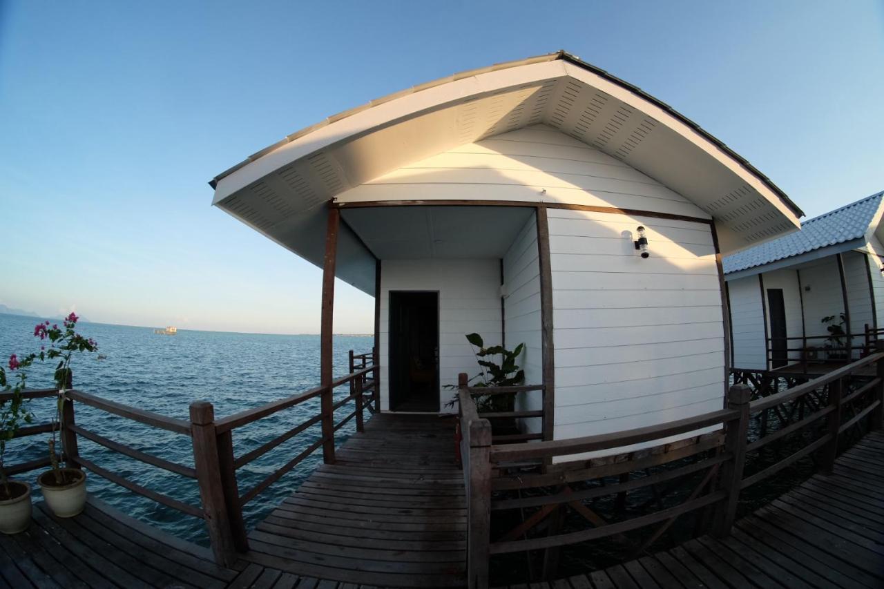 Shun Shun Water Bungalows Hotel Semporna Exterior photo