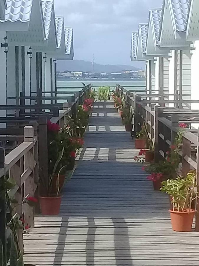 Shun Shun Water Bungalows Hotel Semporna Exterior photo